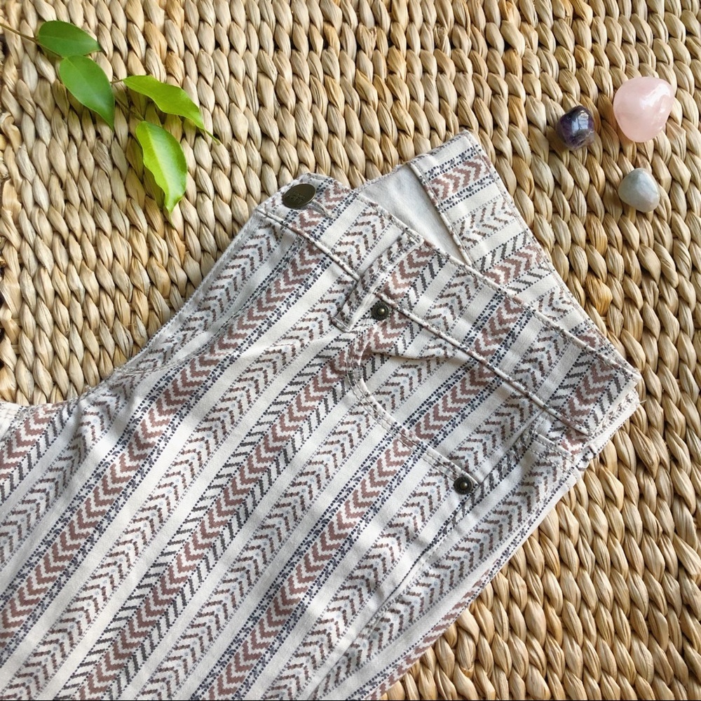 LOFT patterned capri pants - Picture 4 of 7
